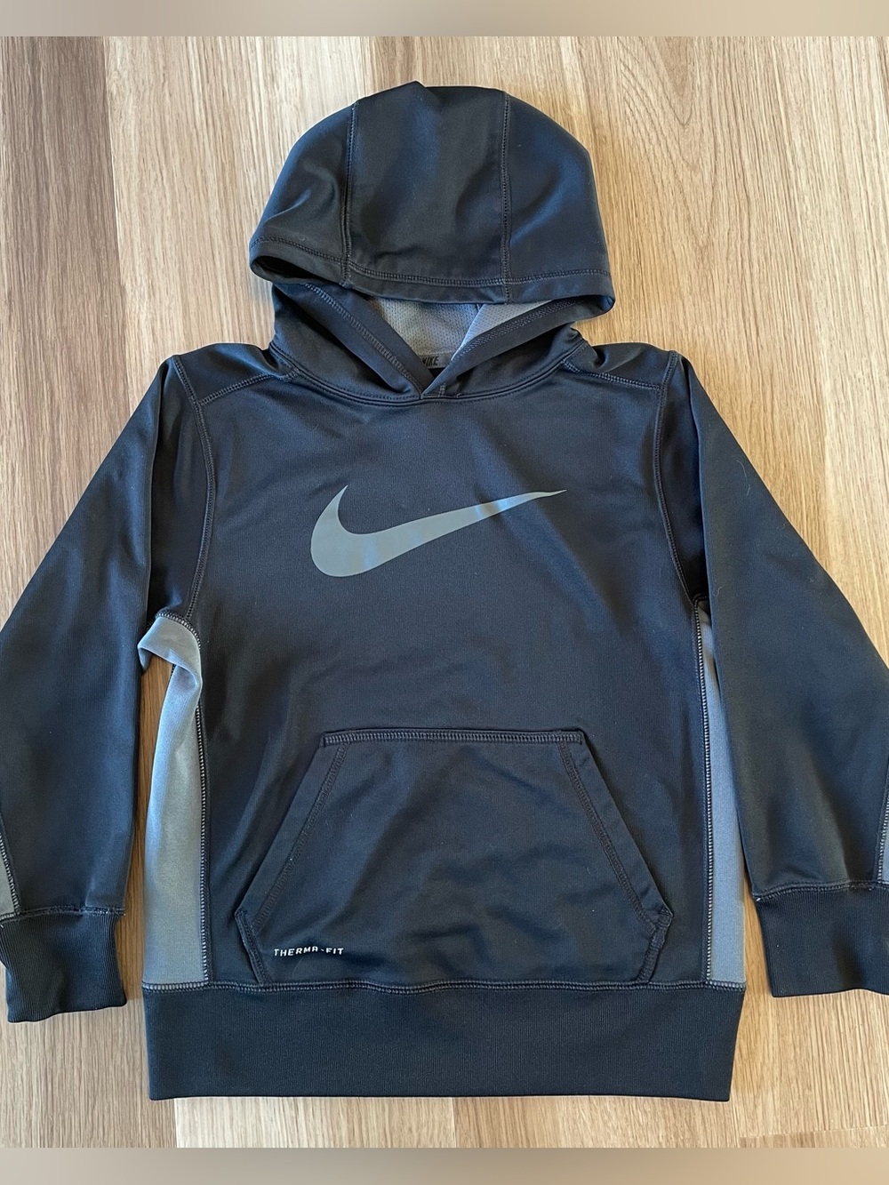 Nike Therma-FIT Boys S Black/Gray Pullover Hoodie Fleece Logo Athletic Small
